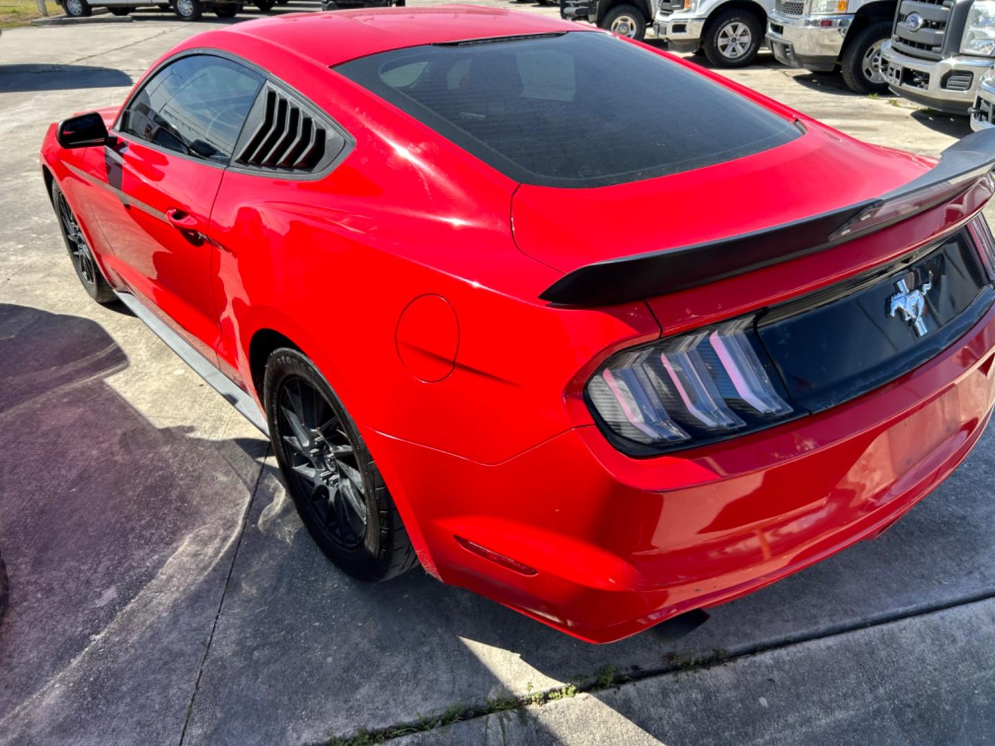 2015 Red Ford Mustang (1FA6P8AM2F5) with an 6 Cy engine, 5Spd transmission, located at 1687 Business 35 S, New Braunfels, TX, 78130, (830) 625-7159, 29.655487, -98.051491 - Photo#4